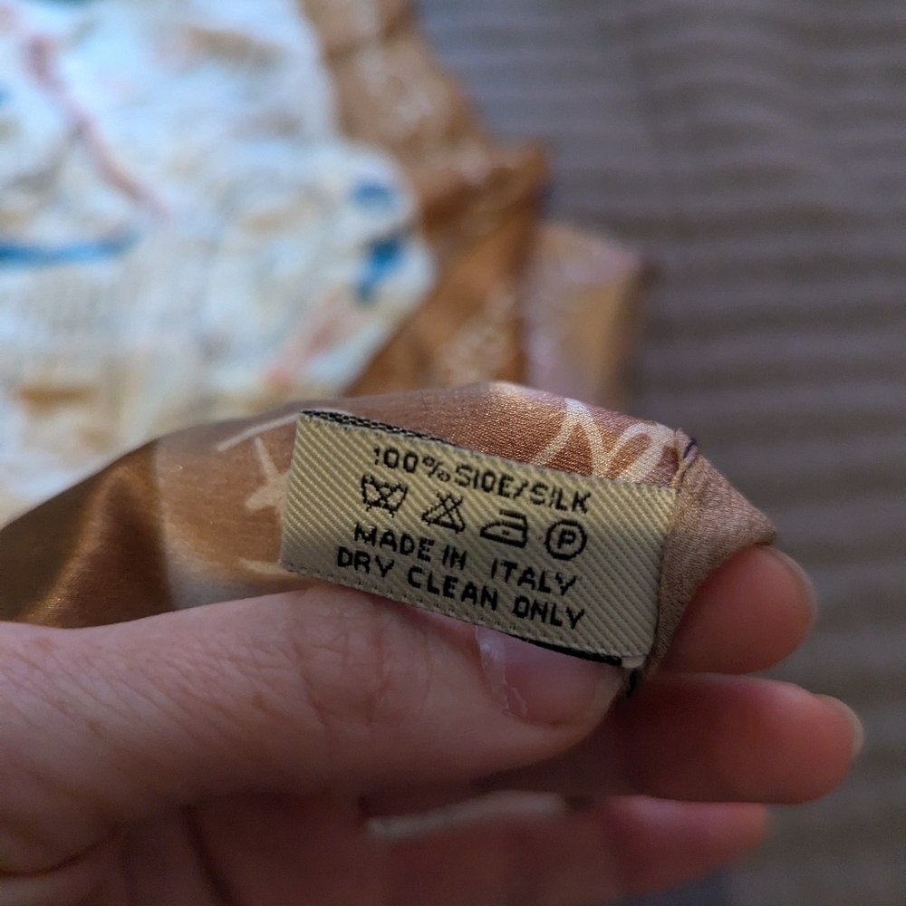 Burberry 100% Silk Scarf London Theme - Picture 5 of 10